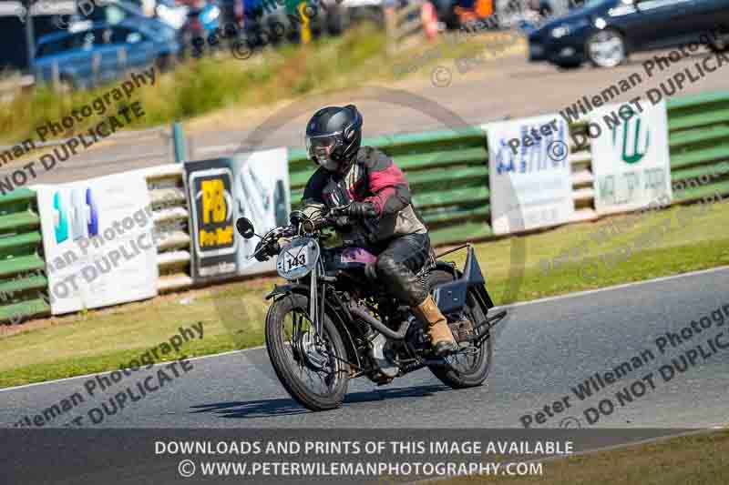 Vintage motorcycle club;eventdigitalimages;mallory park;mallory park trackday photographs;no limits trackdays;peter wileman photography;trackday digital images;trackday photos;vmcc festival 1000 bikes photographs